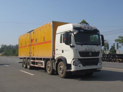 国六重汽前四后八9.4米易燃液体厢式运输车