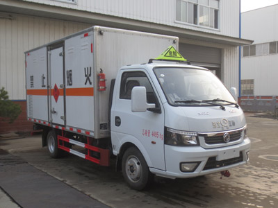 国六东风途逸柴油易燃液体厢式运输车